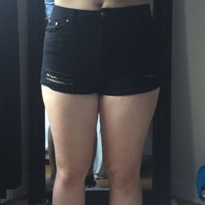 Black Hi-wasted short